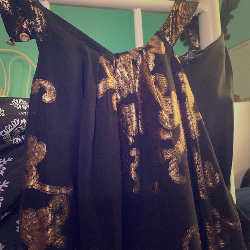 Beautiful black and gold shimmery blouse!
